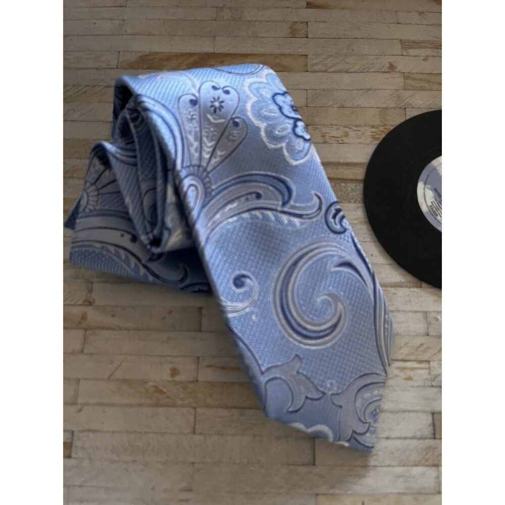 Nordstrom Men's Shop 100% Silk Blue Paisley Necktie Prince Goth Vamp Regency EUC